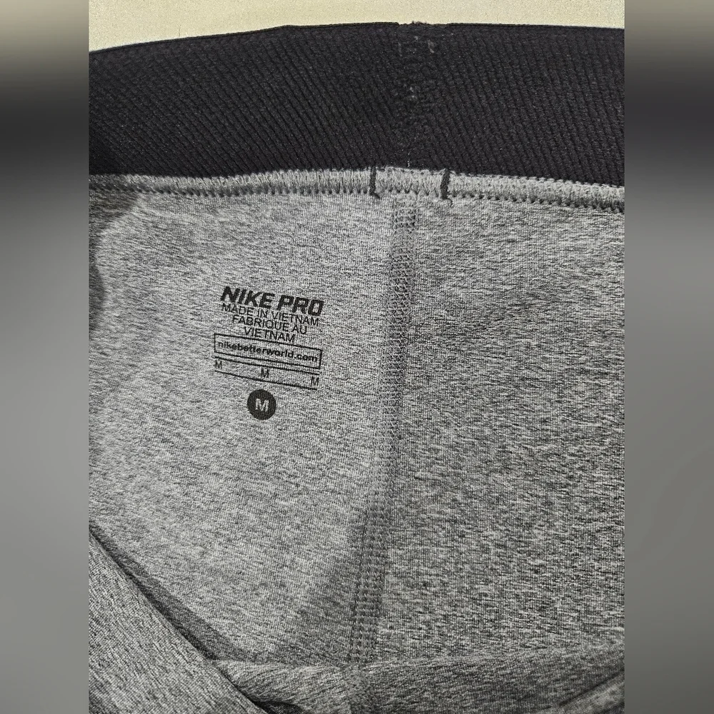 Nike PRO Women's Heather Gray Capris with Stretch Black Waistband. Size Medium